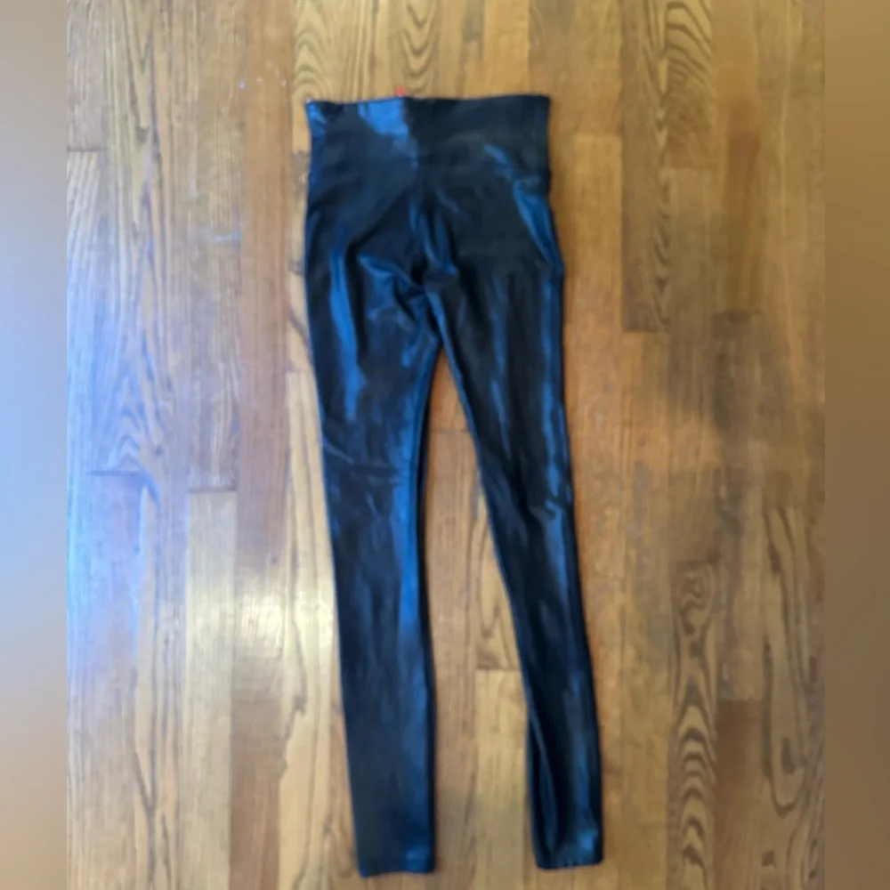 SPANX shape Faux Leather black leggings size small - Picture 4 of 5